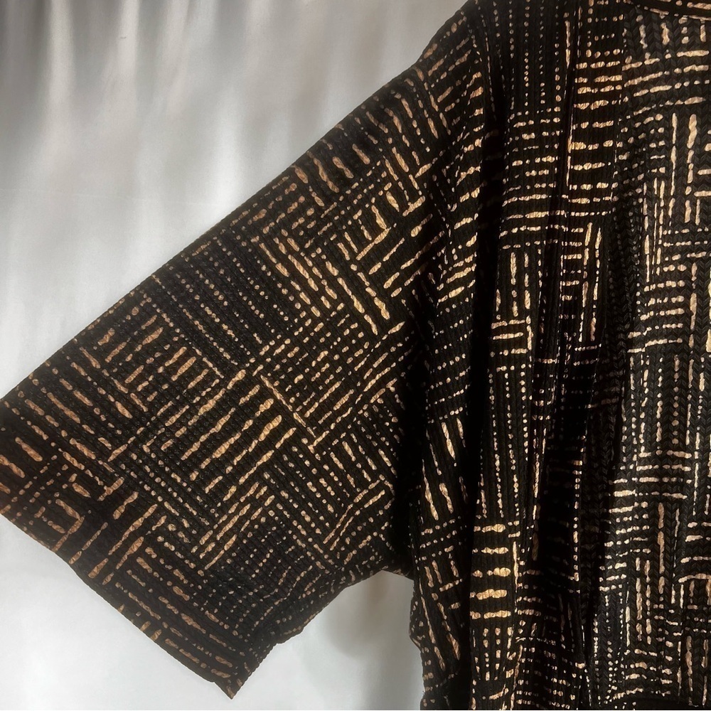 Chico's Open Kimono Cardigan Modest top
Black, Tan Patterned Cardigan Sz:2 - Picture 3 of 12